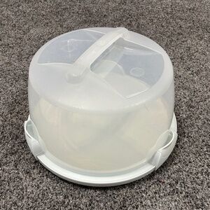 WIlton Cake Carrier and Server with Locking Lid